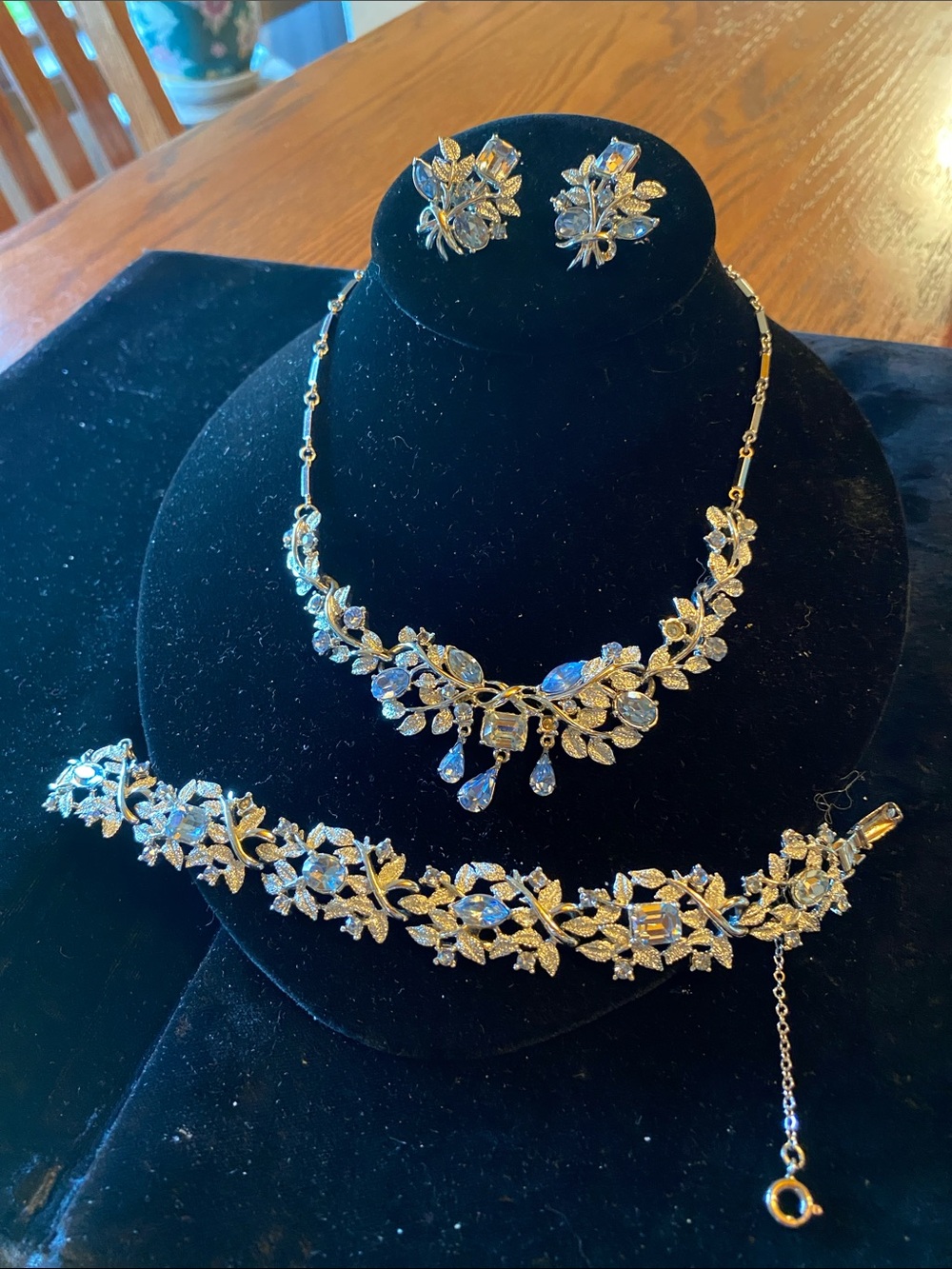 Coro Parure Set